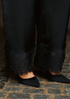 Emery heavy sateen lace buks Sort Neo Noir 